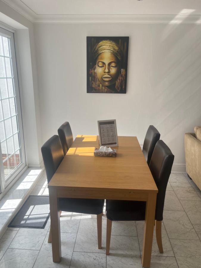 לונדון City Reach Retreat Spacious 4Bed House Startford Maryland Great Transport Links מראה חיצוני תמונה